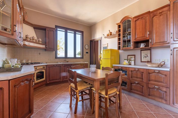 Image No.12-4 Bed Villa for sale