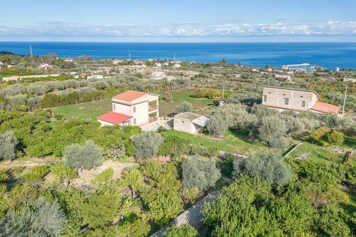 Image No.2-4 Bed Villa for sale