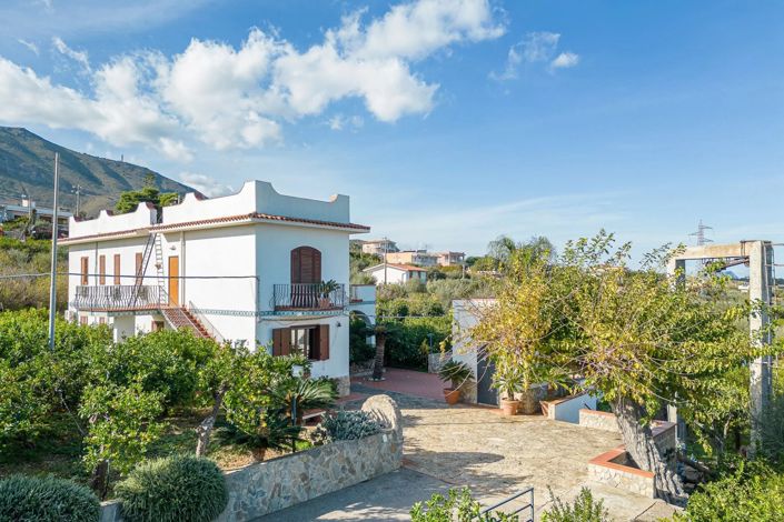 Image No.3-4 Bed Villa for sale