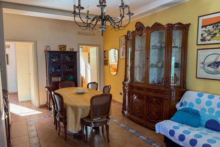 Image No.12-2 Bed House for sale