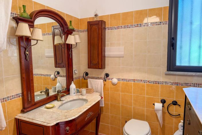 Image No.13-2 Bed House for sale