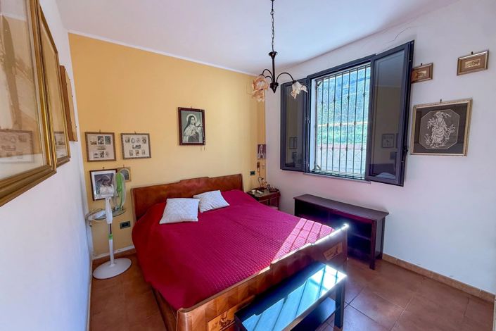 Image No.15-2 Bed House for sale