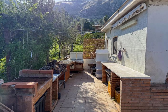 Image No.18-2 Bed House for sale