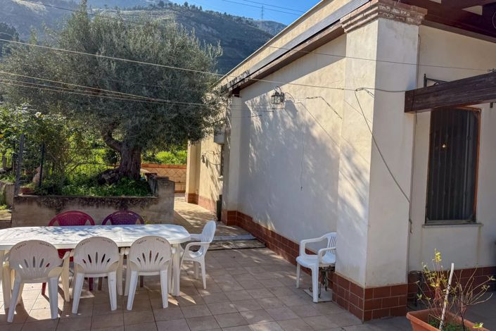 Image No.6-2 Bed House for sale