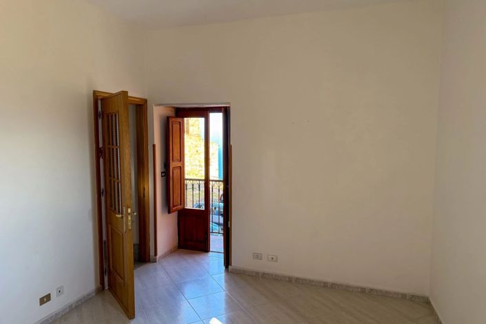 Image No.9-1 Bed House for sale