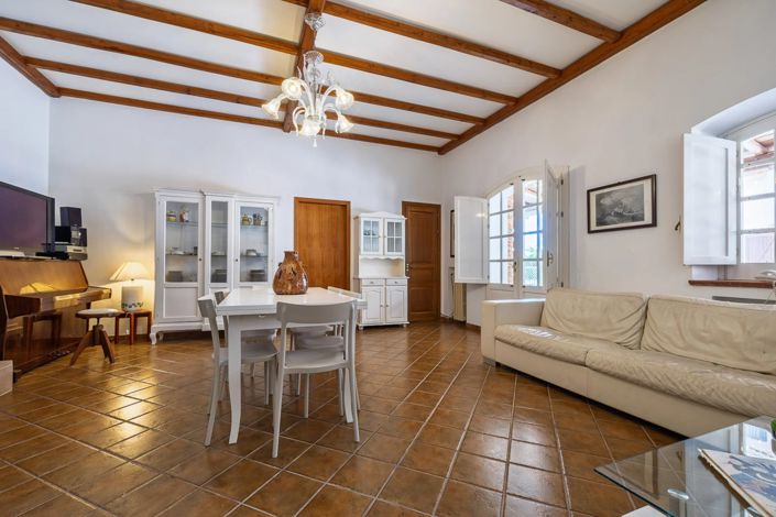 Image No.28-7 Bed Apartment for sale