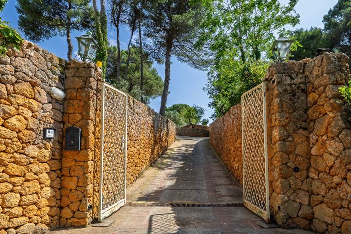 Image No.8-7 Bed Villa for sale