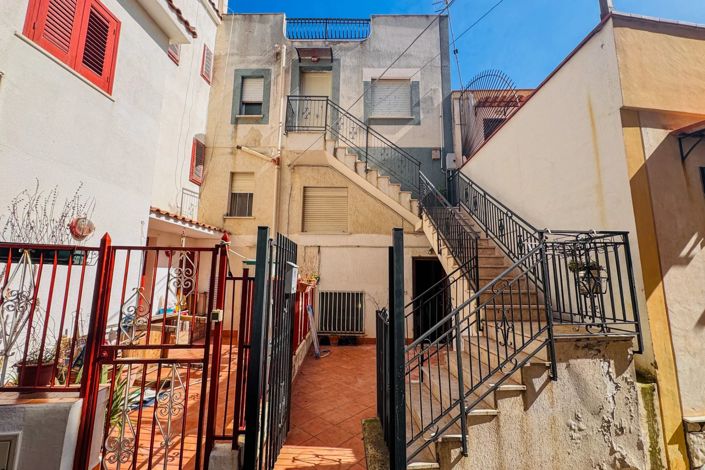 Image No.28-2 Bed Apartment for sale