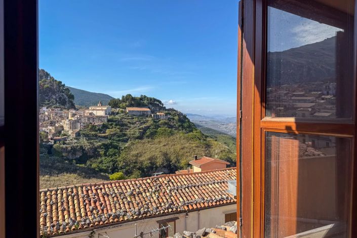 Image No.2-Maison à vendre à Gratteri