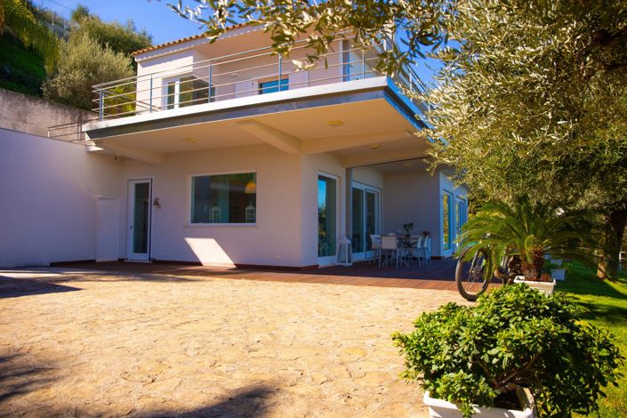 Image No.10-4 Bed Villa for sale