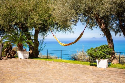 82b4c63ed90da4050c3d74045d9bd6ee0378eeee9f409