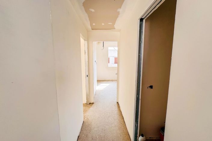 Image No.13-4 Bed House for sale