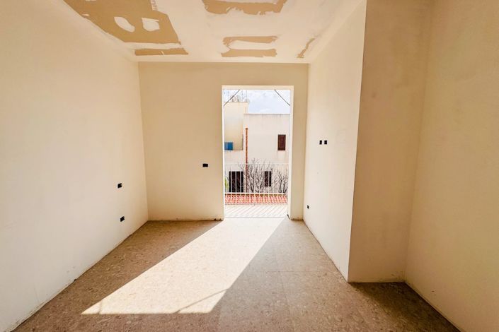 Image No.15-4 Bed House for sale