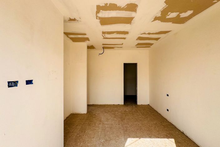 Image No.18-4 Bed House for sale