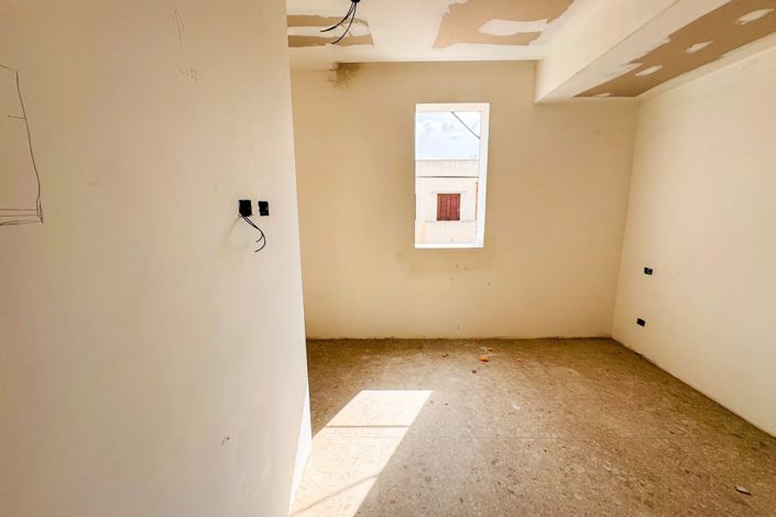 Image No.19-4 Bed House for sale