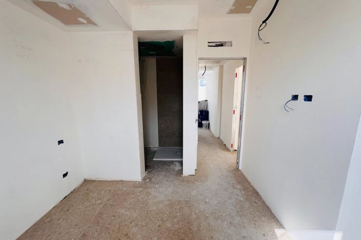 Image No.20-4 Bed House for sale