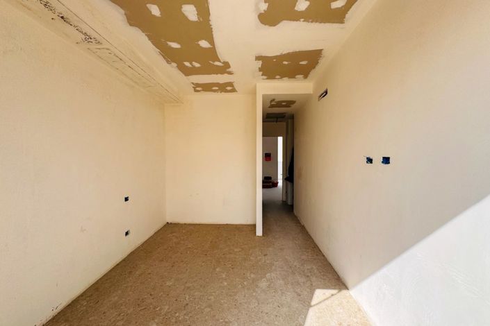 Image No.25-4 Bed House for sale