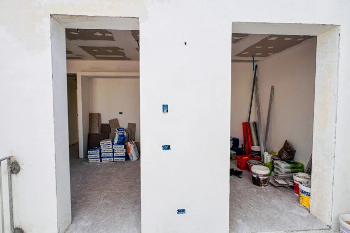 Image No.8-4 Bed House for sale