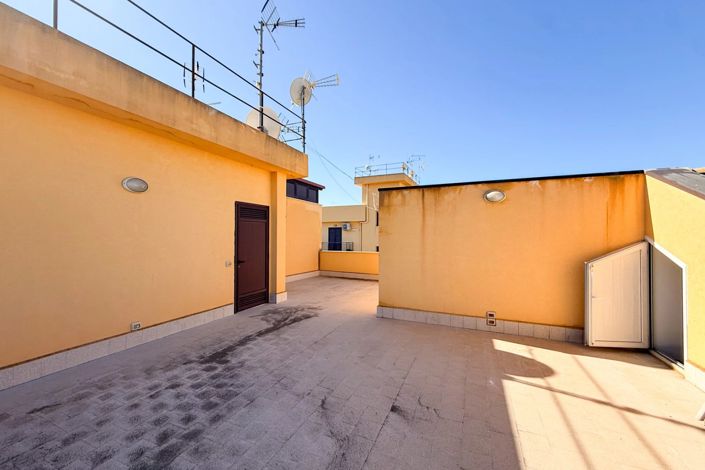 Image No.3-Maison de 4 chambres à vendre à Casteldaccia