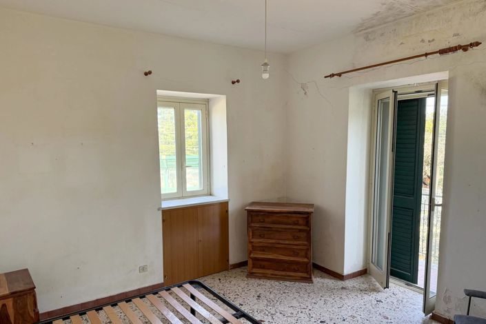 Image No.12-1 Bed House for sale