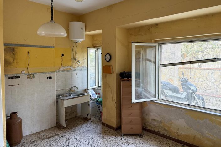 Image No.18-1 Bed House for sale