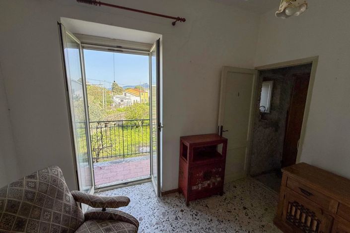 Image No.8-1 Bed House for sale