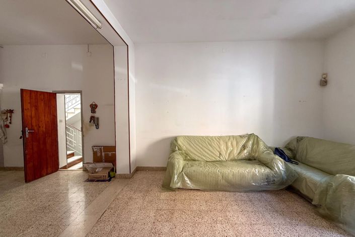 Image No.8-House for sale