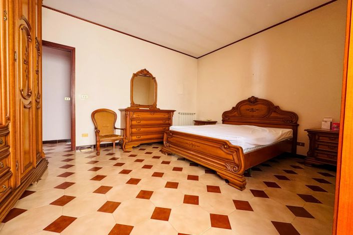 Image No.24-3 Bed Apartment for sale