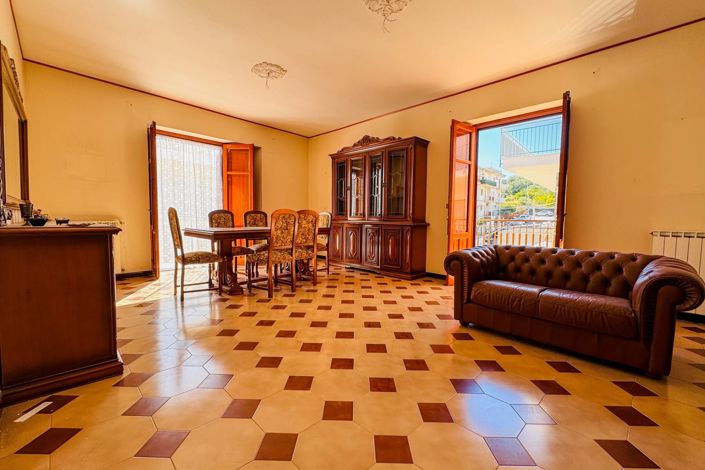 Image No.8-3 Bed Apartment for sale