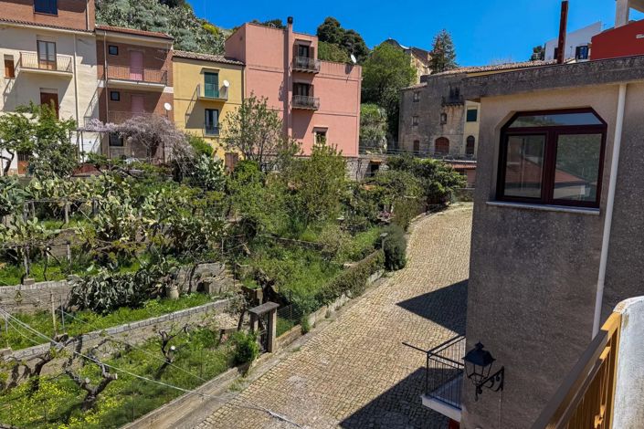Image No.13-3 Bed House for sale