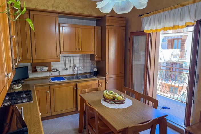 Image No.18-3 Bed House for sale