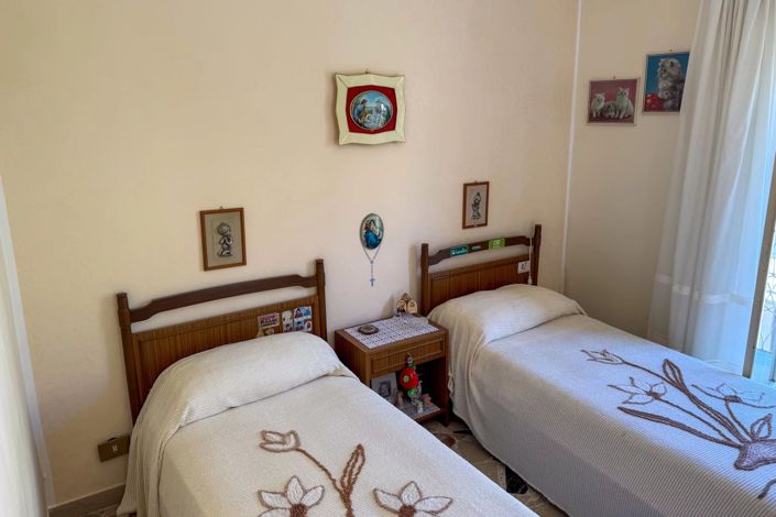 Image No.30-3 Bed House for sale