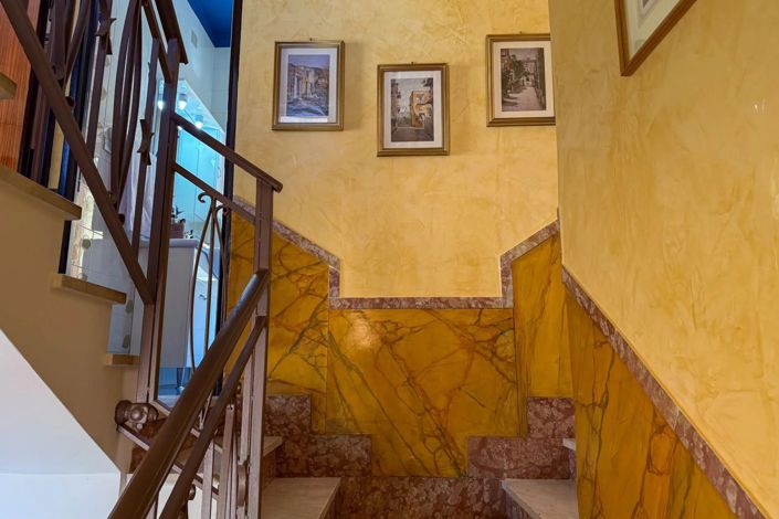 Image No.9-3 Bed House for sale