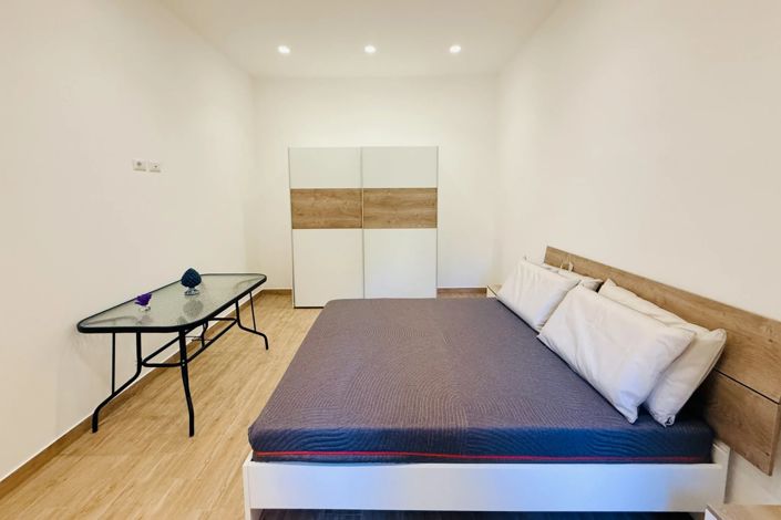 Image No.21-2 Bed Apartment for sale