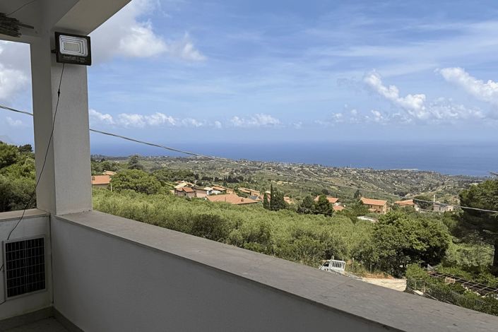 Image No.2-4 Bed House for sale
