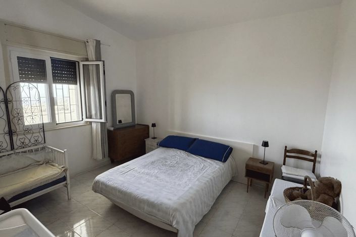 Image No.25-4 Bed House for sale