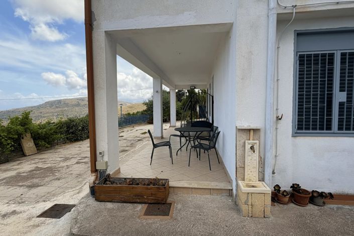 Image No.29-4 Bed House for sale