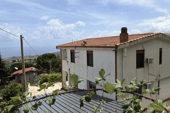 Image No.4-4 Bed House for sale