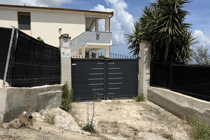 Image No.5-4 Bed House for sale