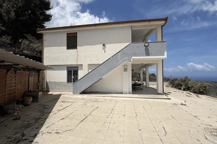 Image No.6-4 Bed House for sale