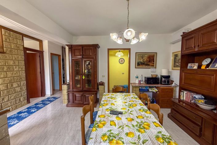 Image No.12-4 Bed Apartment for sale