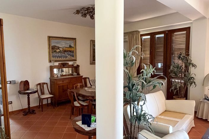 Image No.11-7 Bed Villa for sale