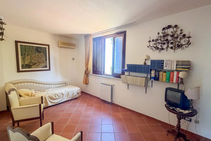 Image No.19-7 Bed Villa for sale