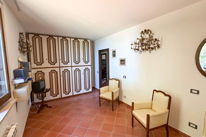 Image No.20-7 Bed Villa for sale
