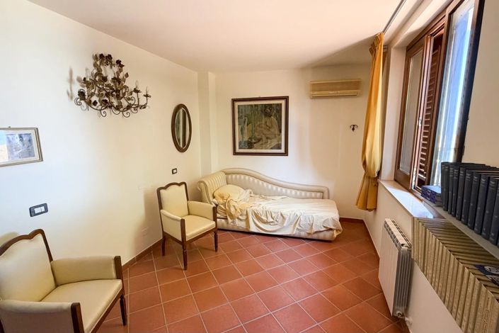 Image No.21-7 Bed Villa for sale