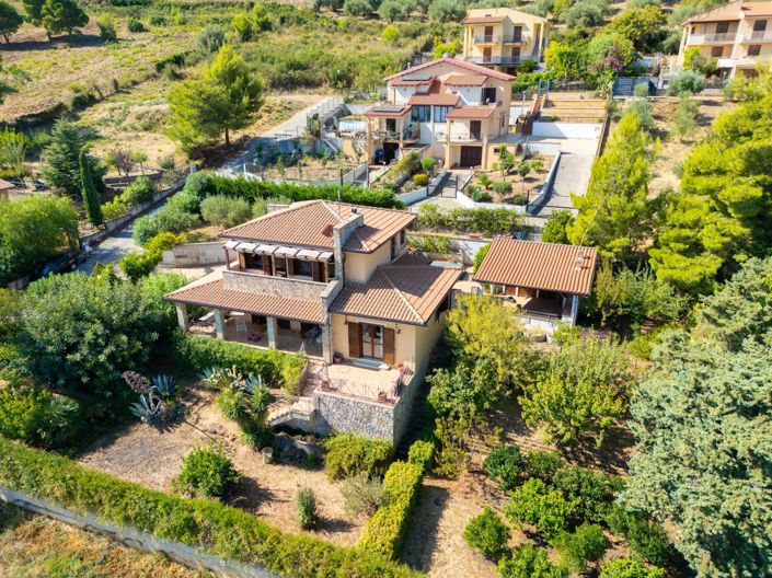 Image No.2-4 Bed Villa for sale