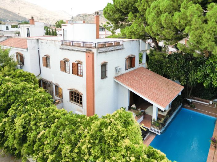 Image No.4-4 Bed Villa for sale