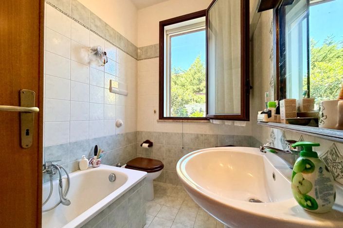 Image No.30-6 Bed Villa for sale
