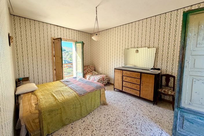 Image No.21-1 Bed House for sale
