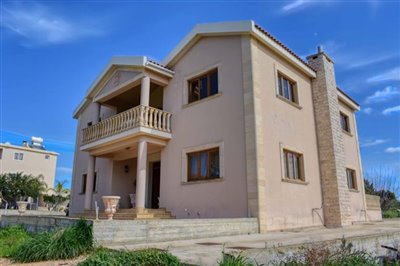 front-of-villa-3